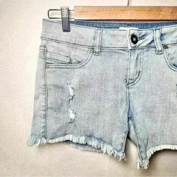 O’Neill Junior Girls Scout Raw Hem Distressed Light Wash Denim Shorts Size 5 - Picture 2 of 11